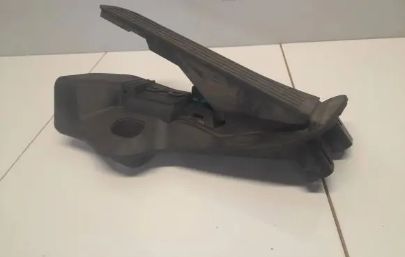 Volkswagen Golf Plus Accelerator throttle pedal 1K2723503K 6PV00889011