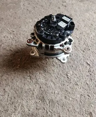 Volkswagen Polo VI Generator/alternator 05E903027B VVAW14V140A