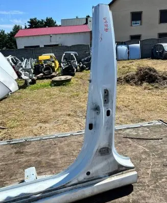 Hyundai ix20 Pillar (middle) 