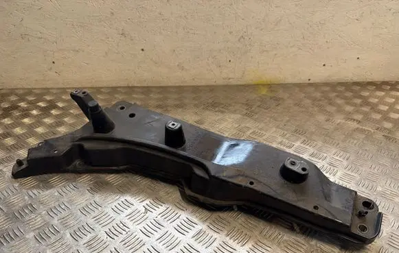 Volvo XC90 Fender mounting bracket 31391778 AD7Q12