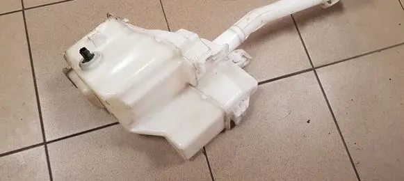 Windshield washer fluid reservoir/tank