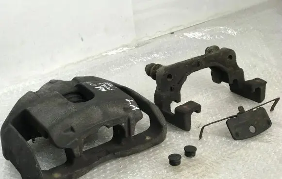 BMW 5 E60 E61 Front brake caliper 6030
