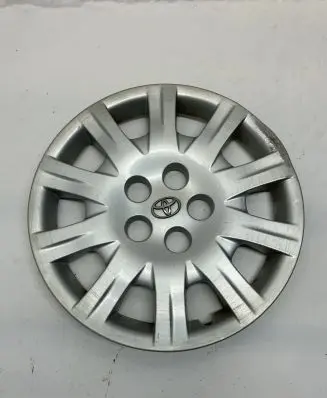 Toyota Verso R16 wheel hub/cap/trim 