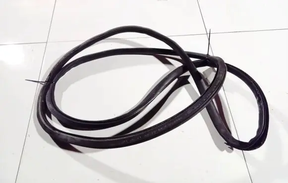 Audi A4 S4 B7 8E 8H Rubber seal rear door 