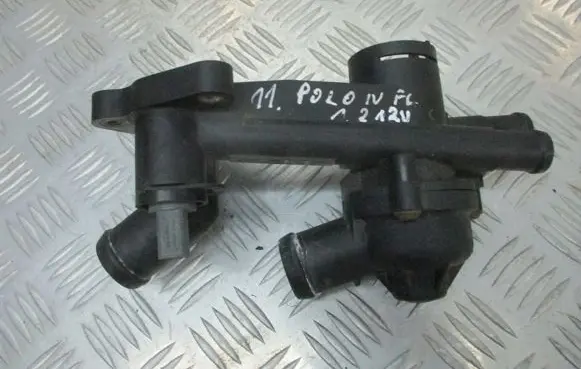 Volkswagen Polo IV 9N3 Thermostat housing 03C121111B