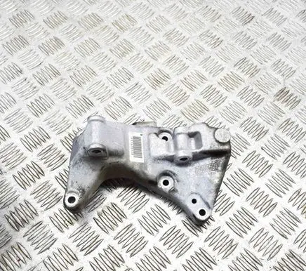 Volvo XC40 Generator/alternator bracket 31670108