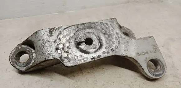 Engine mounting bracket