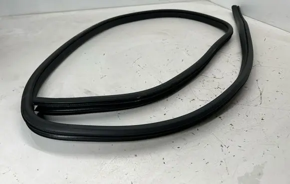 Subaru Outback (BT) Front door rubber seal 05021152 63527AN00A