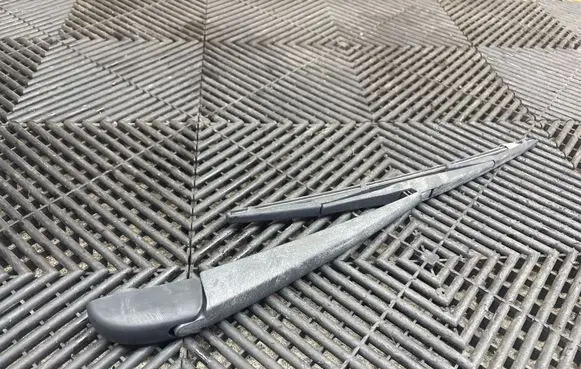 Chrysler Pacifica Rear wiper blade arm