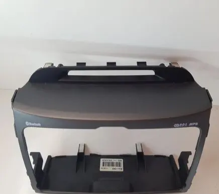 KIA Sportage Radio/GPS head unit trim U097833810
