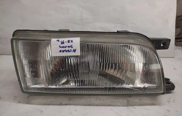 Nissan Sunny Headlight/headlamp 7R010279
