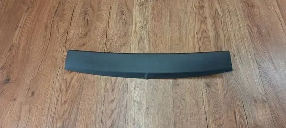 Renault Megane IV Tailgate/trunk upper cover trim 909047683R