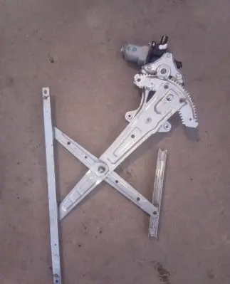 Honda CR-V Front door window regulator with motor