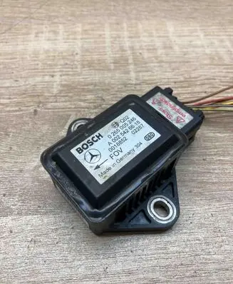 Mercedes-Benz E W211 ESP acceleration yaw rate sensor A0025426618 0265005246