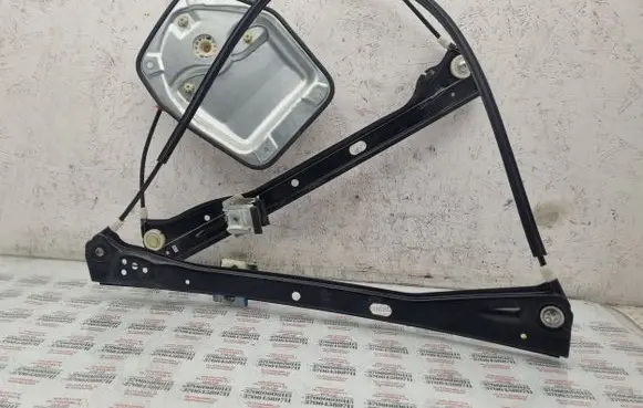 Volkswagen Golf V Front door electric window regulator 