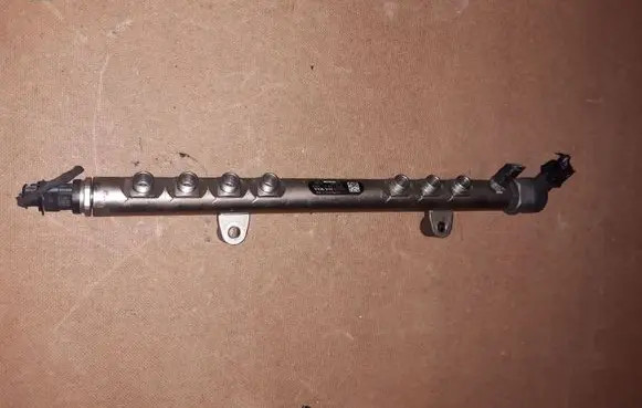 Volvo XC70 Fuel main line pipe 30777759 31216313