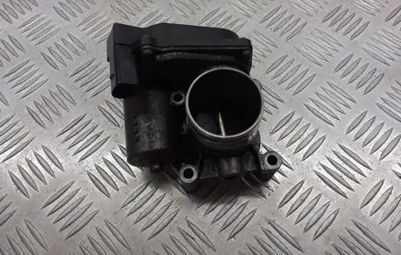 Volkswagen Polo IV 9N3 Mass air flow meter 03D133062E