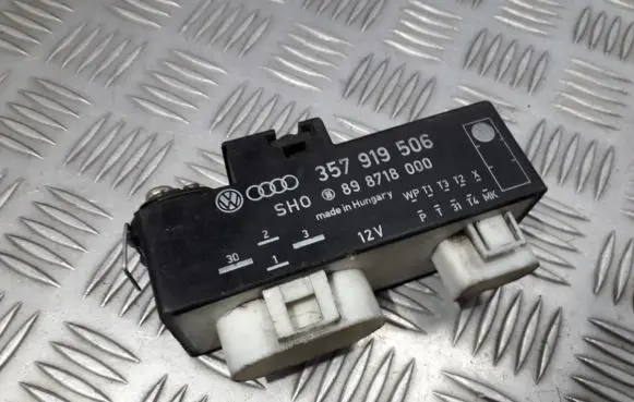 Volkswagen Golf III Coolant fan relay 357919506 898718000