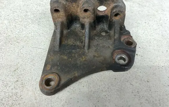 Dodge Caliber Engine mounting bracket 585AD