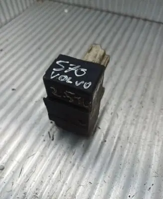 Volvo S70 V70 V70 XC Coolant fan relay 899251000