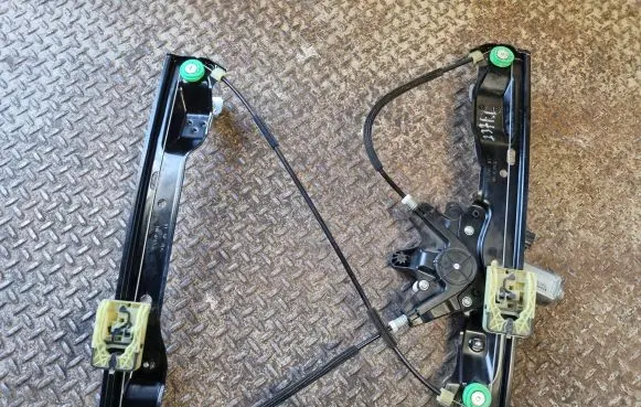 Ford Focus Front door window regulator with motor CM51A23201AF