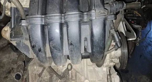 Volkswagen Jetta V Intake manifold 03C129711F