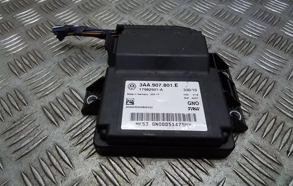 Volkswagen Tiguan Hand brake control module 3AA907801E 17982901A