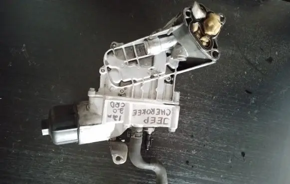 Jeep Grand Cherokee Oil filter mounting bracket