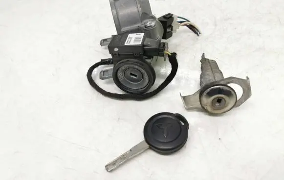 Mitsubishi Colt Ignition lock 4408A040 Mr587813 5wk45107