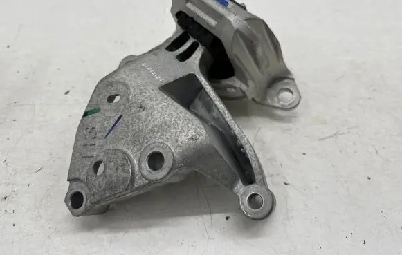 Nissan Qashqai J12 Engine mount bracket 112326UB0A