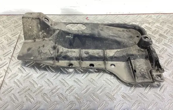 Center/middle under tray cover
