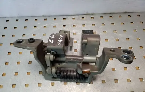 BMW 5 E60 E61 Tailgate/trunk/boot hinge 7061384