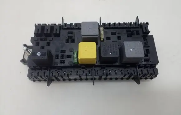 Mercedes-Benz A W176 Fuse module A2469060093