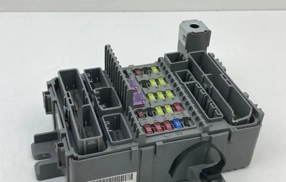 Honda Accord Fuse module TL4G211 FDA20N69B 090818