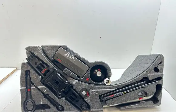Volkswagen PASSAT B7 Tool set 3C0012109 3AA011031 8D0012615C