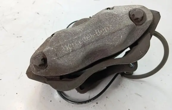 Mercedes-Benz CLS C218 X218 Front brake caliper 20977602