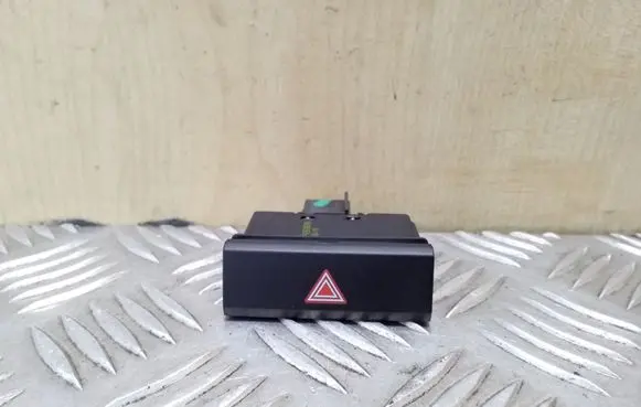 Volkswagen Touareg II Hazard light switch 7P6953509A