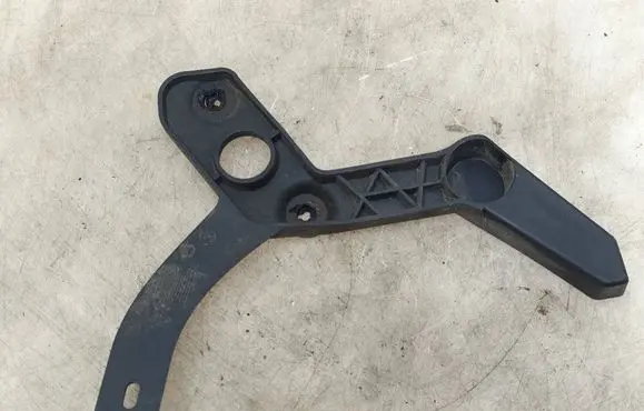 Opel Astra J Rear bumper mounting bracket 13368095