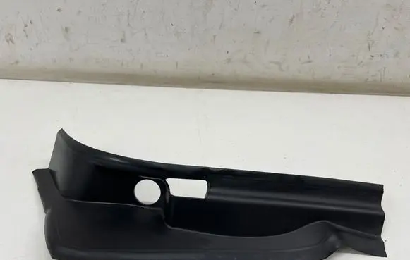 BMW i4 Rear/tail light trim molding 7487594