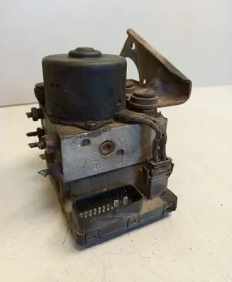 Volkswagen Golf III ABS Pump 5WK450 3A0907379D