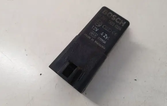 Iveco Daily 3rd gen Glow plug pre-heat relay 0281003024