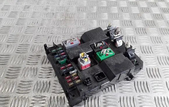 Citroen C5 Fuse module 9651197380 9651196680