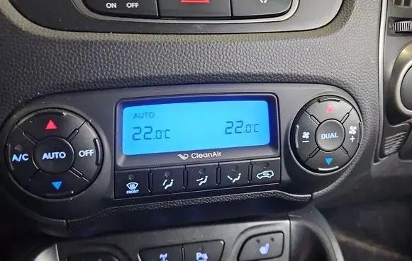 Hyundai ix35 Climate control/heater control trim 972502Y400 IMPRK1546909