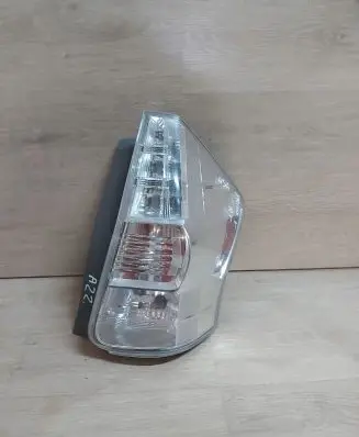 Toyota Prius+ (ZVW40) Rear/tail lights