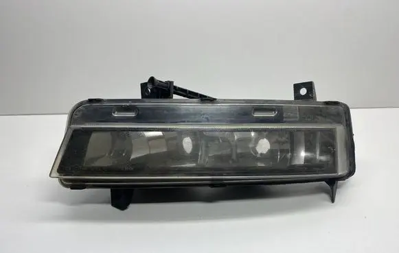Volkswagen PASSAT B7 Front fog light 3AA941661B