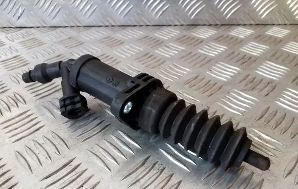 Clutch slave cylinder