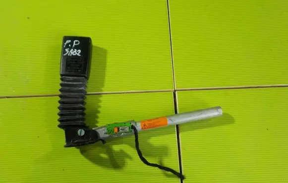 Mercedes-Benz CLC CL203 Front seatbelt ZAPINKA 5AB2 A2038602869