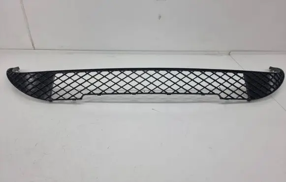Mercedes-Benz A W176 Front bumper lower grill A1768850022