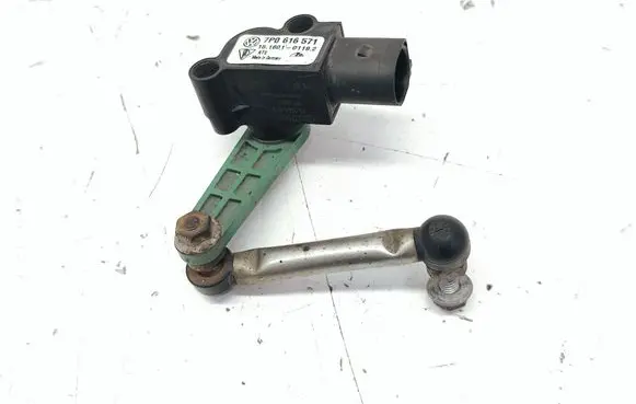 Headlight/headlamp level sensor