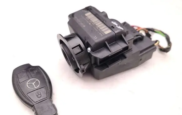 Mercedes-Benz Sprinter W906 Ignition lock A9065456408 3300301701